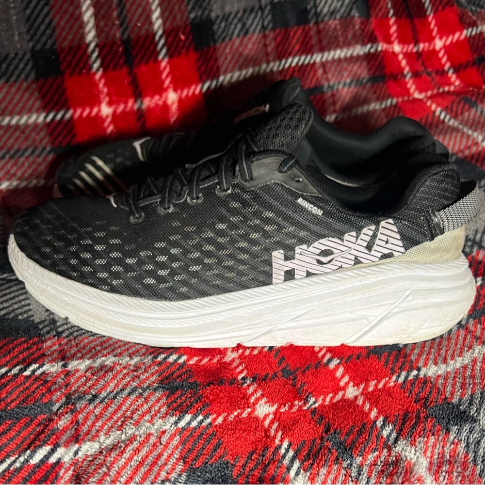 Men’s size 9.5 HOKA Rincon’s